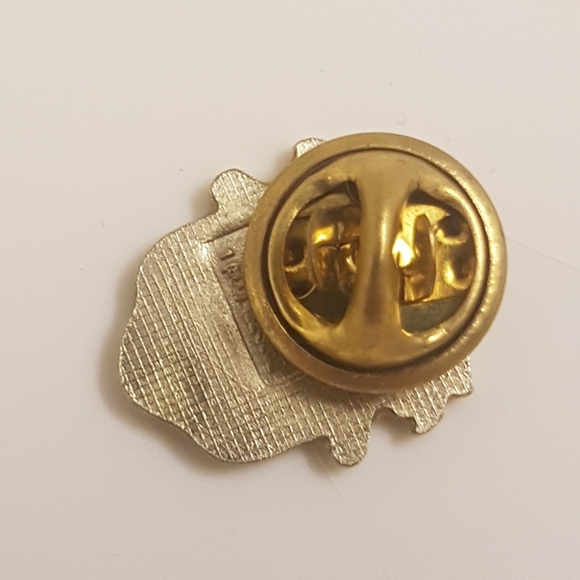 💲5️⃣ in 🛍️of2+  [FIDLER] City of Winnipeg Crest Pin - Picture 2 of 10